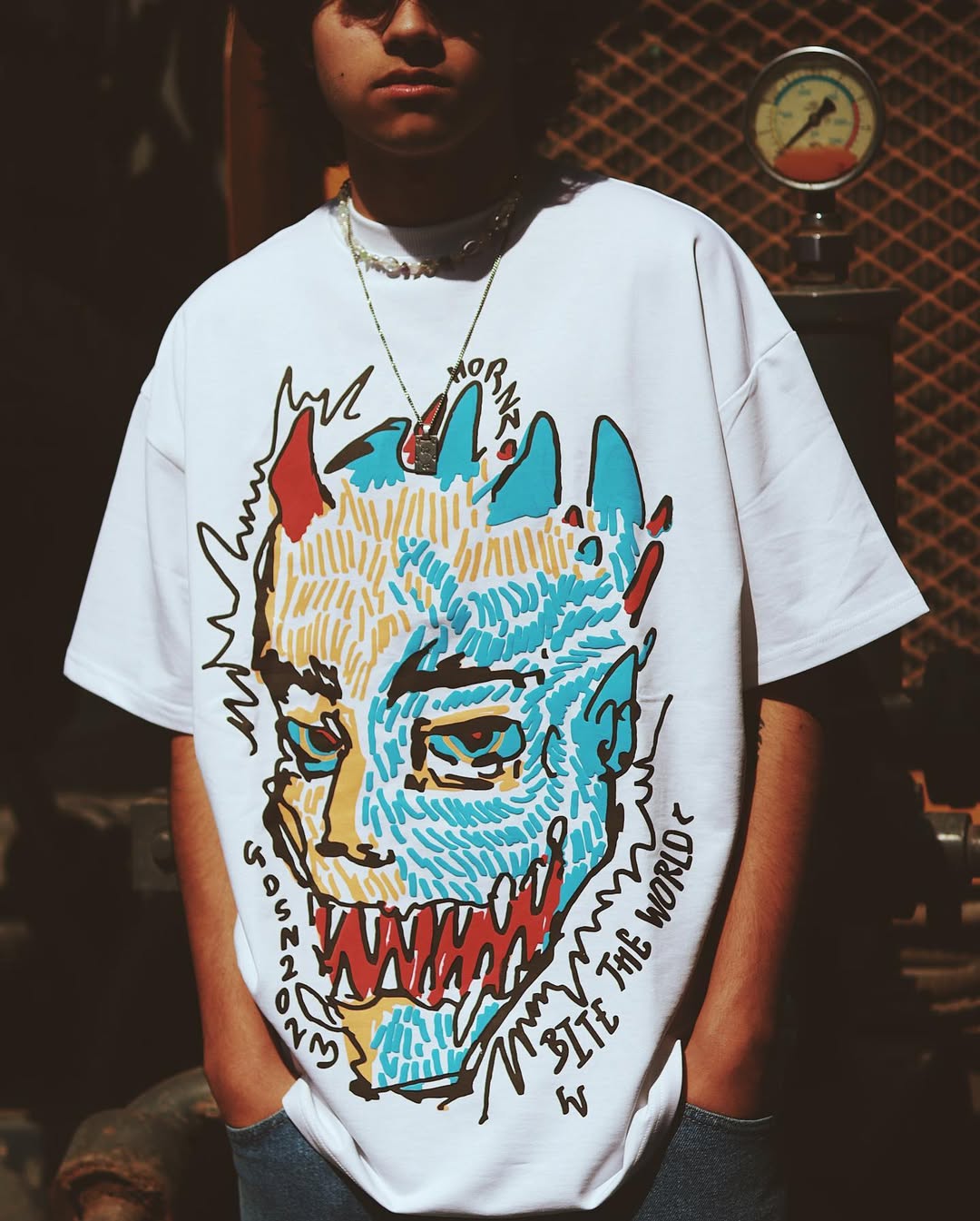 BITE THE WORLD [WHITE]